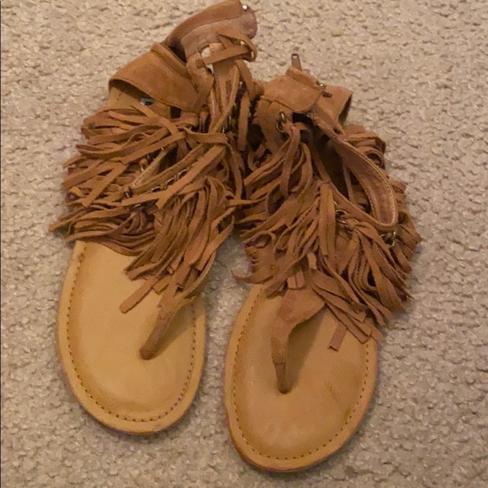 Moccasin fringe sandals NEED THESE GONE!!